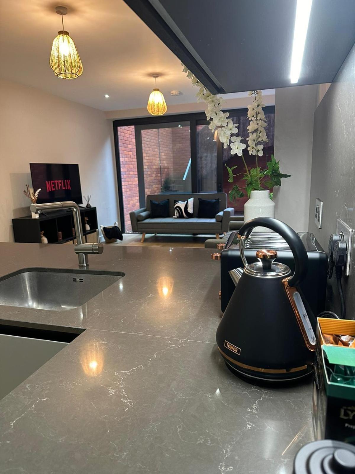Richardson Deluxe Apartments - 3 Bed Londra Dış mekan fotoğraf