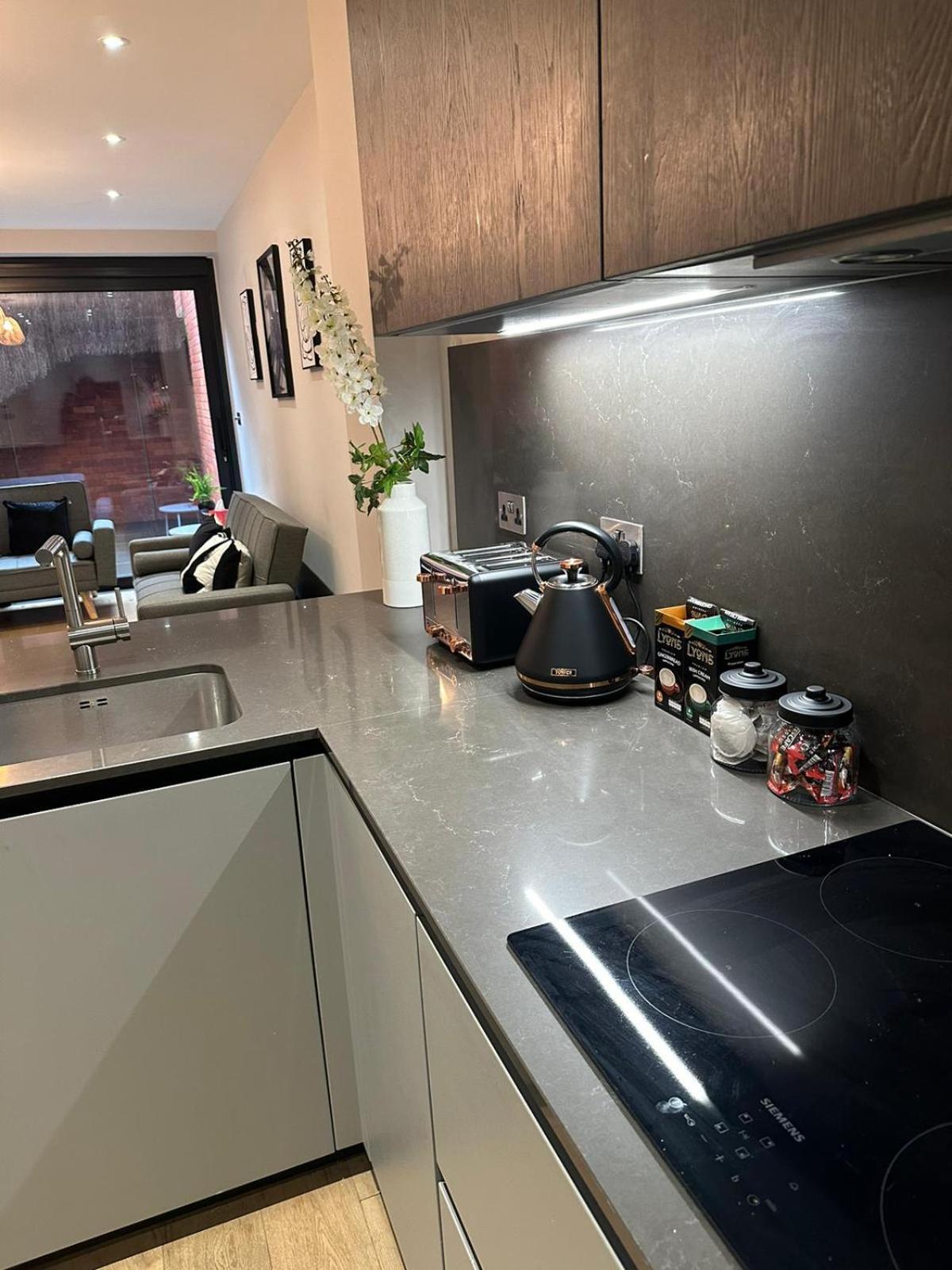 Richardson Deluxe Apartments - 3 Bed Londra Dış mekan fotoğraf